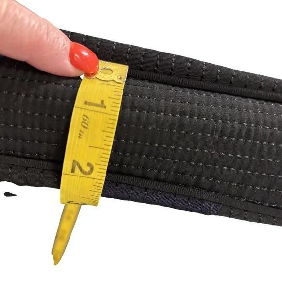 Vera Bradley Crossbody Bag With Adjustable Strap & Zipper Closure - Picture 10 of 11